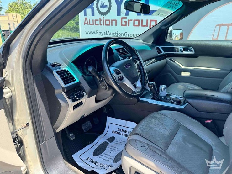 2011-ford-explorer-limited-image-13