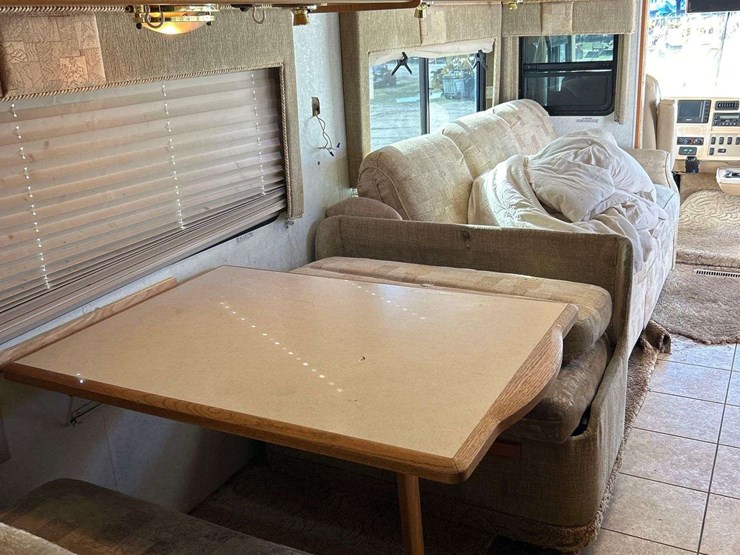 2004-winnebago-adventurer-38g-38ft.-class-a-motorhome-image-48