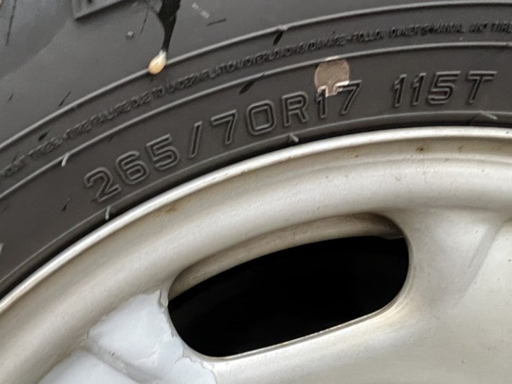 2015-gmc-sierra-crew-cab-4x4-pickup-image-15