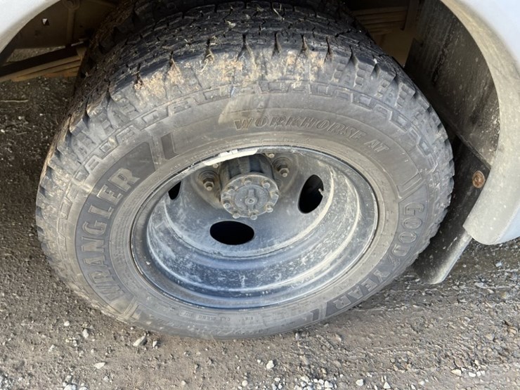 2013-ford-e450-sd-image-18