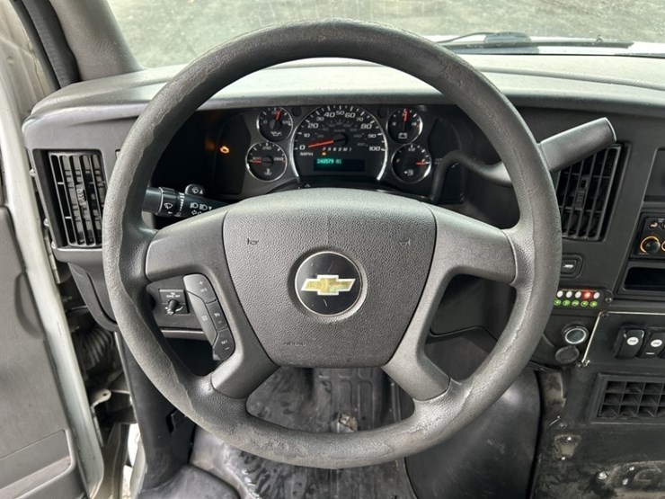 2012-chevrolet-express-paratransit-bus-image-14