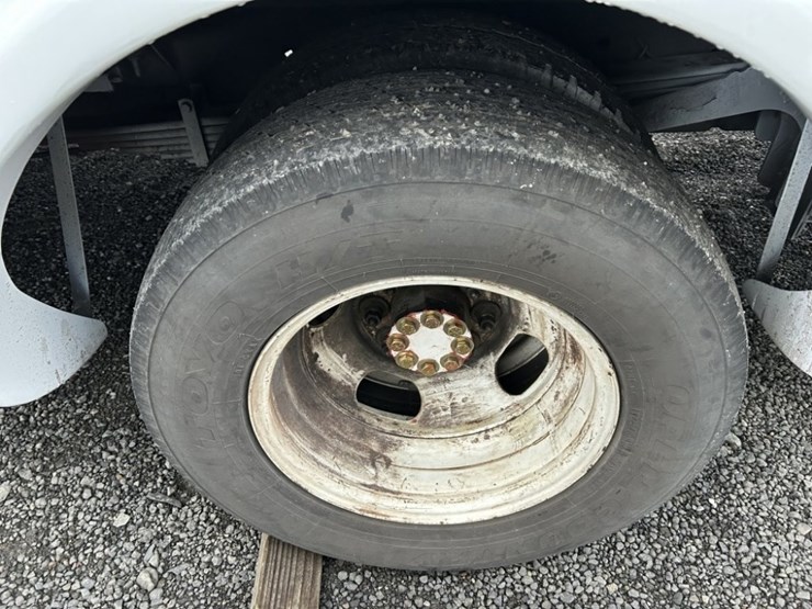 2011-chevrolet-express-paratransit-bus-image-30