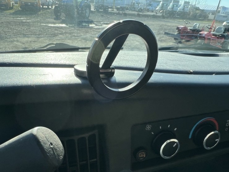 2019-gmc-savana-cargo-van-image-34