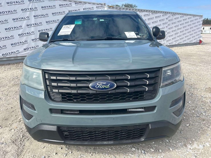 2017-ford-explorer-image-25