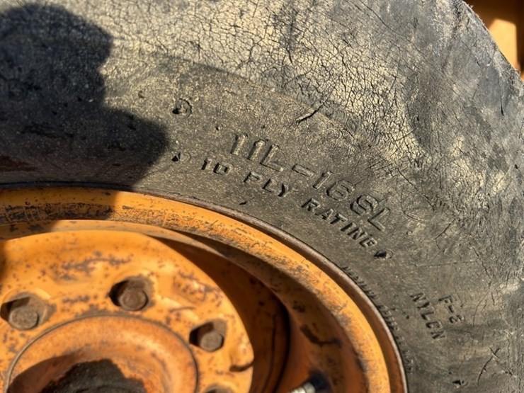 1976-case-580c-image-10