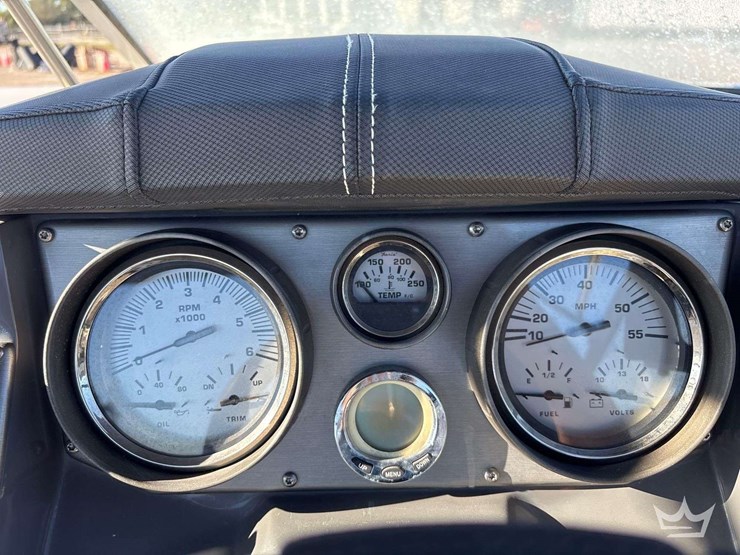 2013-larson-lxi292-29ft.-boat-with-t/a-loadmaster-boat-trailer-image-22