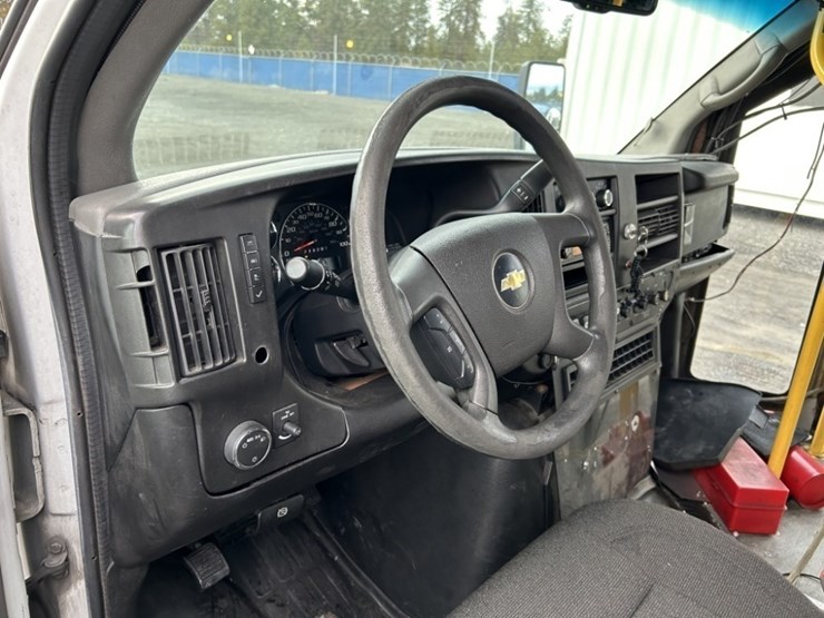 2012-chevrolet-express-paratransit-bus-image-16