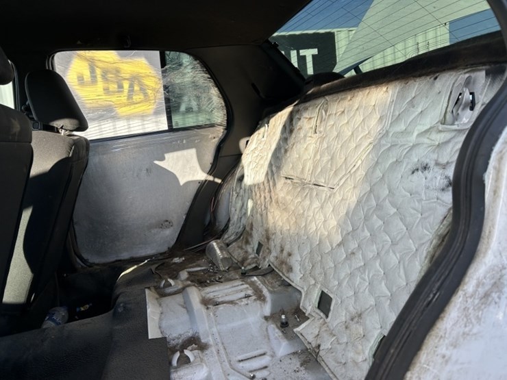 2009-ford-crown-victoria-sedan-image-32