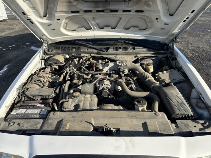 2009-ford-crown-victoria-sedan-image-38