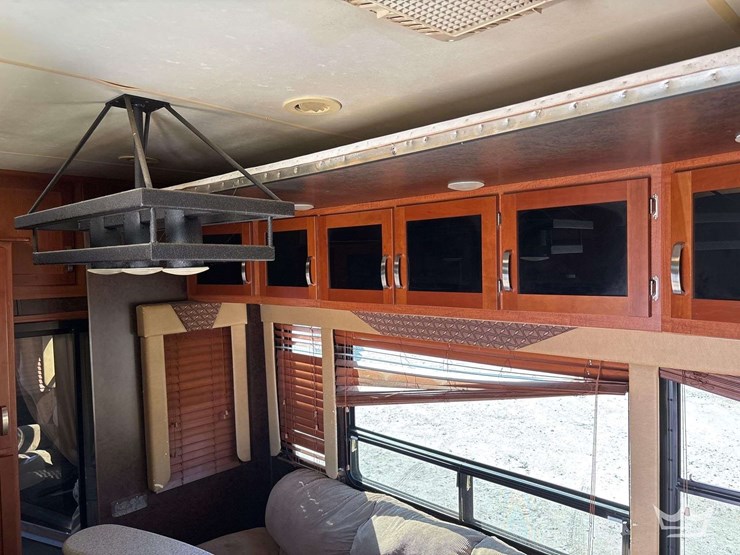 2012-crossroads-rv-elevation-t/a-5th-wheel-toy-hauler-travel-trailer-image-18