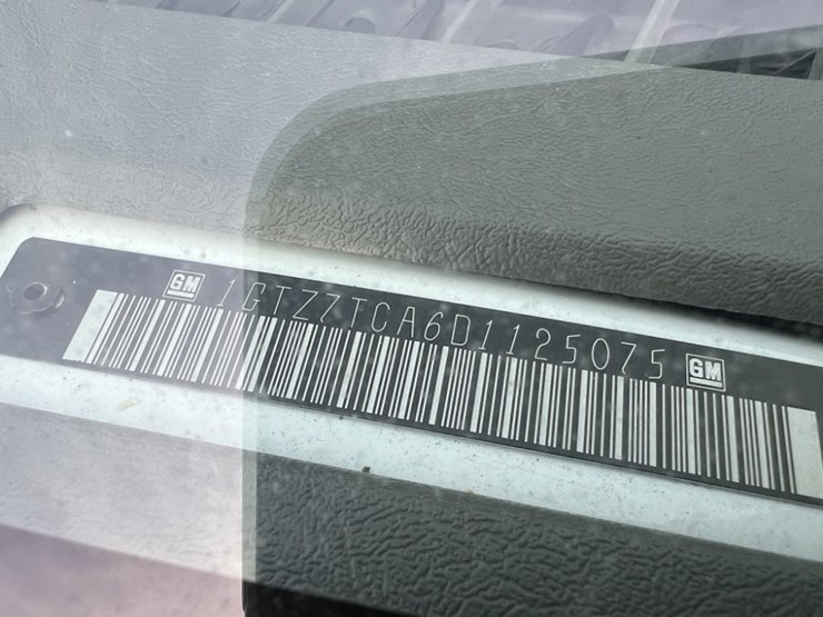 2012-gmc-savana-cargo-van-image-9