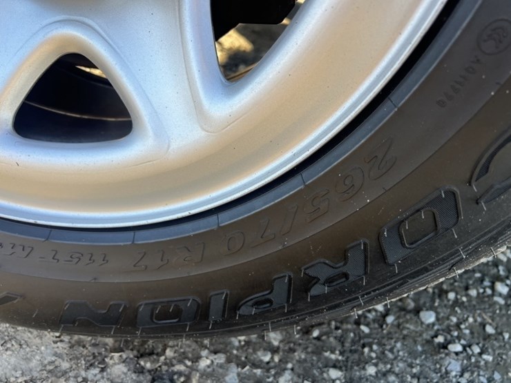 2017-chevrolet-silverado-crew-cab-pickup-image-15