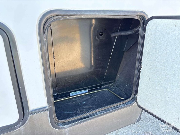 2012-crossroads-rv-elevation-t/a-5th-wheel-toy-hauler-travel-trailer-image-34