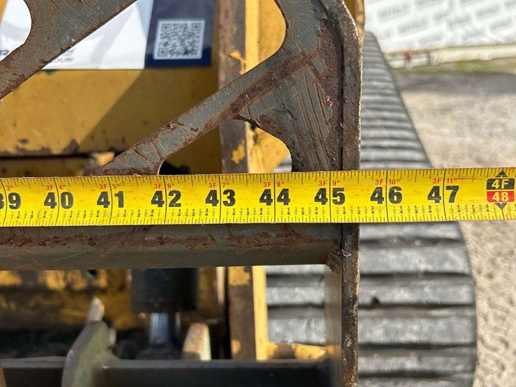 2014-caterpillar-257d-image-21