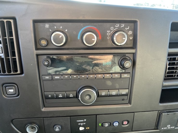 2019-gmc-savana-cargo-van-image-33