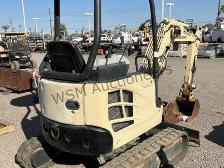 new-holland-e18sr-image-3