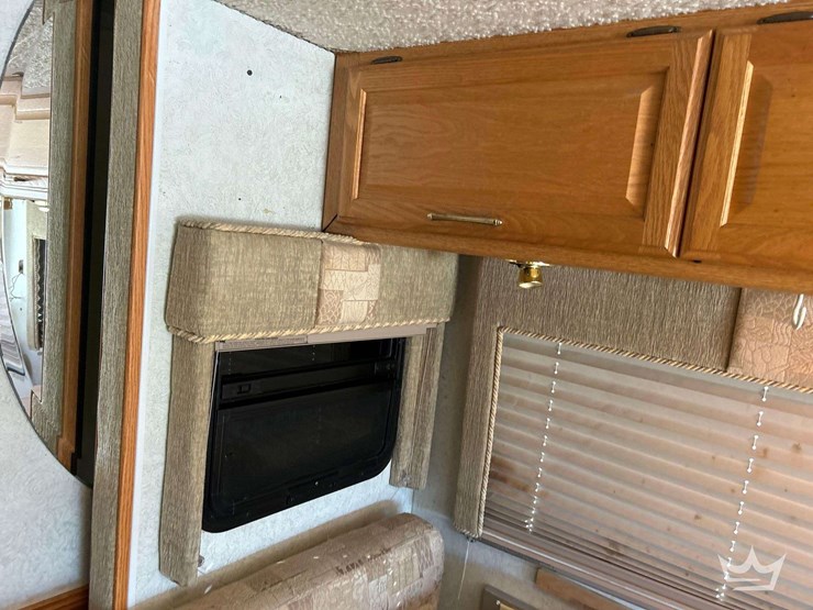 2004-winnebago-adventurer-38g-38ft.-class-a-motorhome-image-46