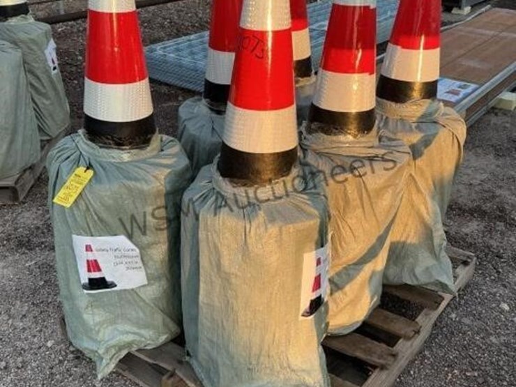 (120)-traffic-cones-image-1