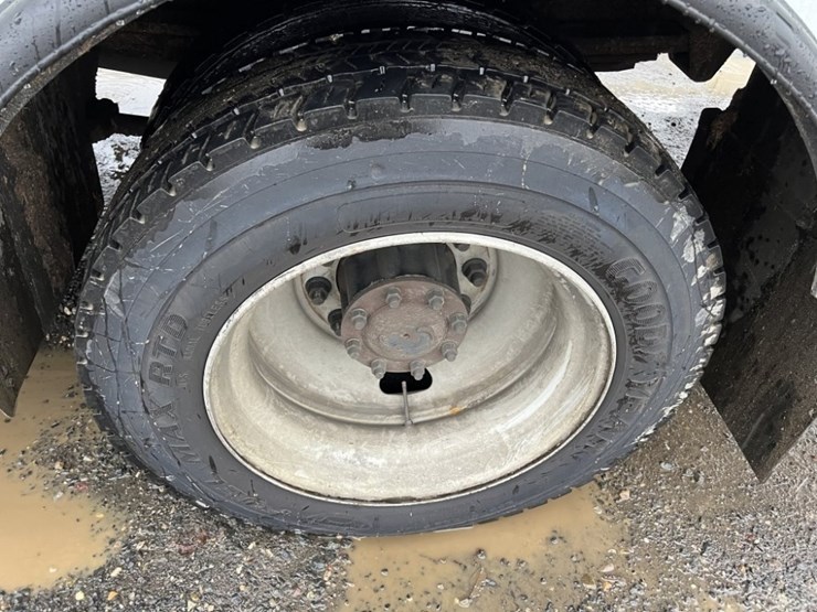 2012-freightliner-m2-bucket-truck-image-14