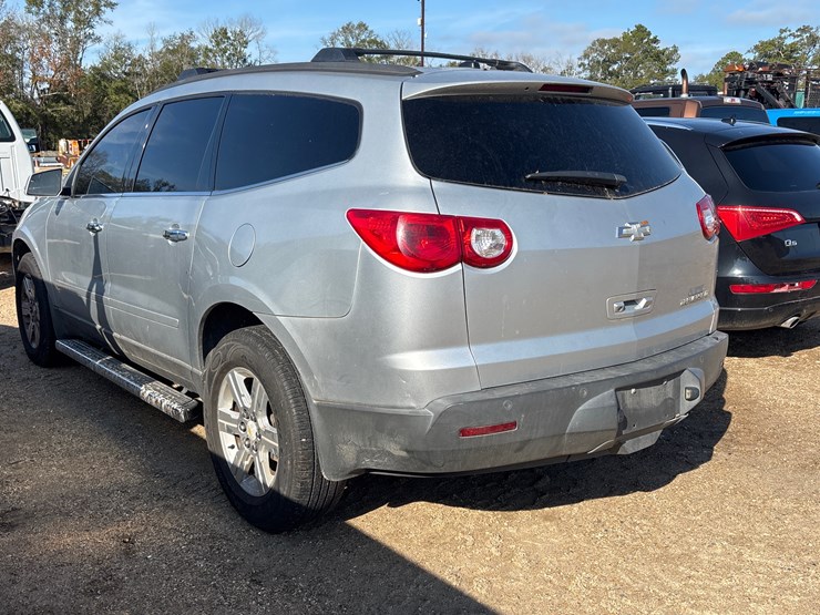 2010-chevrolet-traverse-image-4