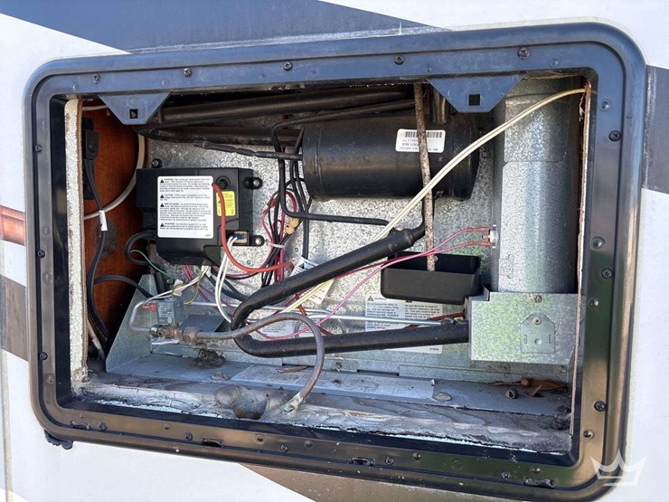 2012-crossroads-rv-elevation-t/a-5th-wheel-toy-hauler-travel-trailer-image-32