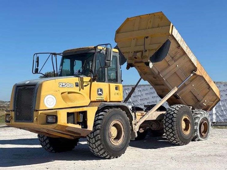 2006-deere-250d-image-1