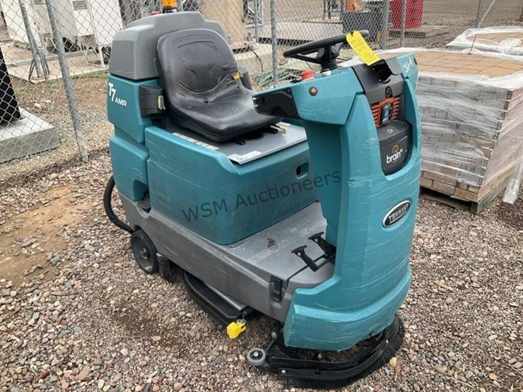 tennant-t7-amr-ride-on-sweeper-image-3
