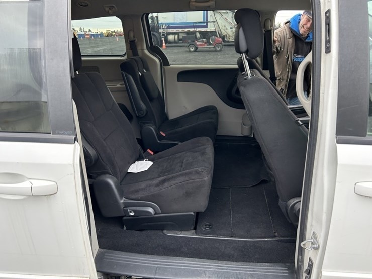 2011-dodge-grand-caravan-image-19