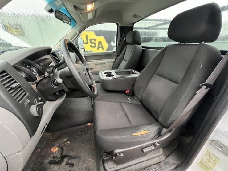 2012-gmc-sierra-utility-truck-image-21