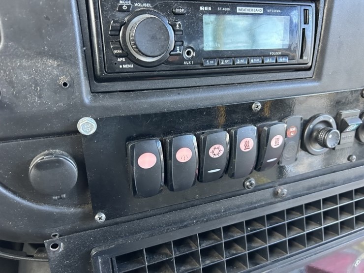 2016-chevrolet-express-paratransit-bus-image-23