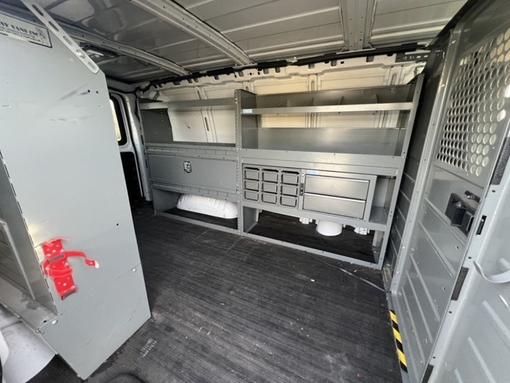 2012-gmc-savana-cargo-van-image-26