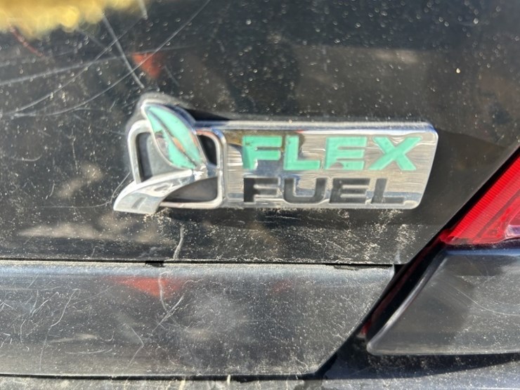 2011-ford-crown-victoria-sedan-image-11