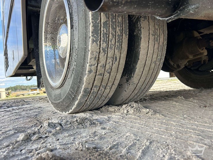 2004-winnebago-adventurer-38g-38ft.-class-a-motorhome-image-98