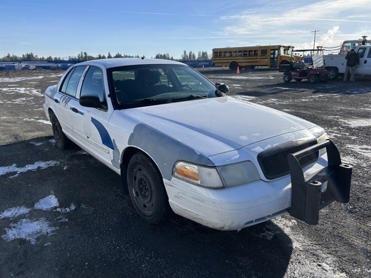2007-ford-crown-victoria-sedan-image-7