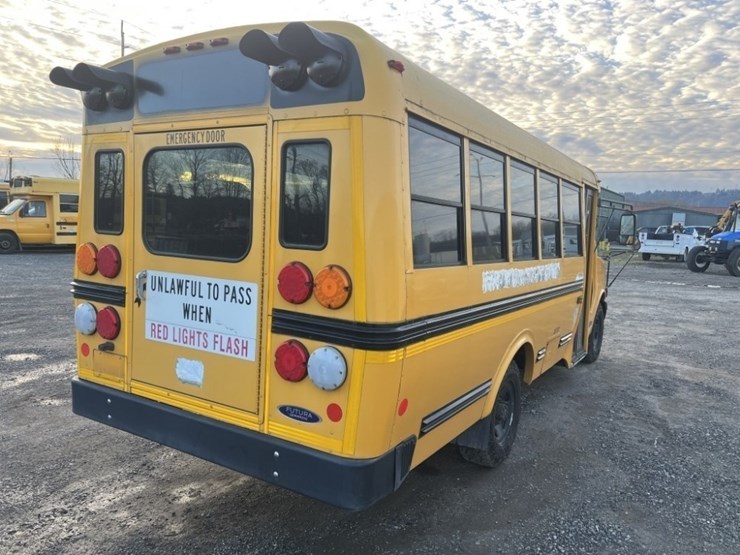 2007-chevrolet-express-school-bus-image-4