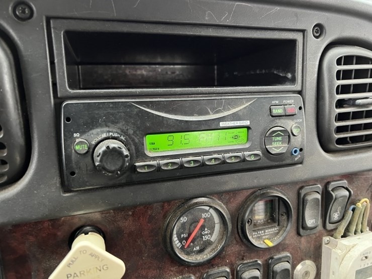 2012-freightliner-m2-bucket-truck-image-35