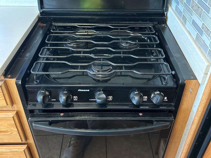 2004-winnebago-adventurer-38g-38ft.-class-a-motorhome-image-39