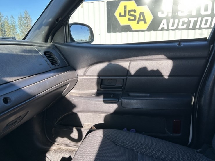 2007-ford-crown-victoria-sedan-image-12