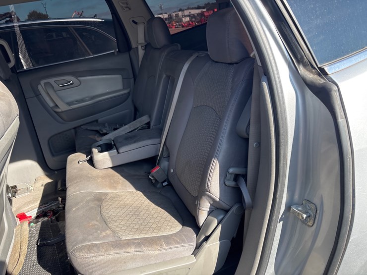 2010-chevrolet-traverse-image-5