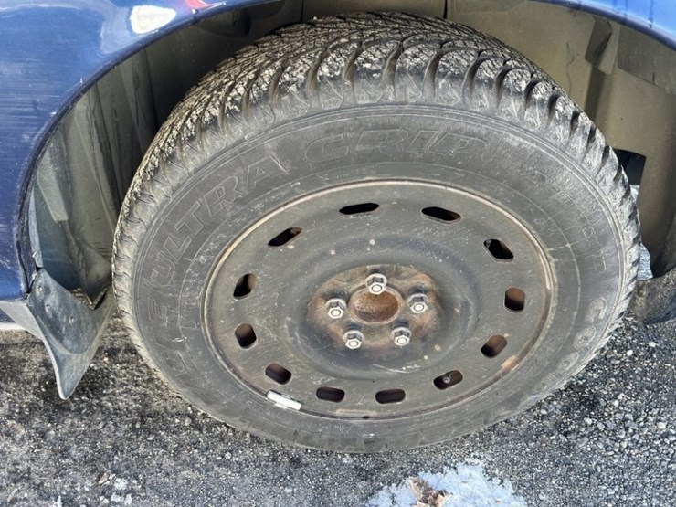 2004-ford-crown-victoria-sedan-image-32