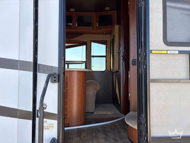 2012-crossroads-rv-elevation-t/a-5th-wheel-toy-hauler-travel-trailer-image-8