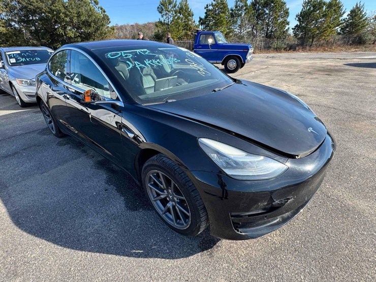 2018-tesla-model-3-image-7