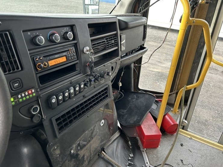 2012-chevrolet-express-paratransit-bus-image-11