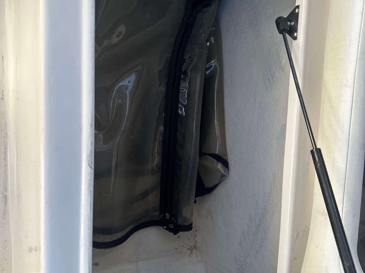 2008-regal-2565-express-cruiser-boat-with-t/a-continental-boat-trailer-image-28