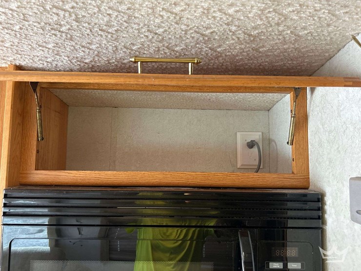 2004-winnebago-adventurer-38g-38ft.-class-a-motorhome-image-37