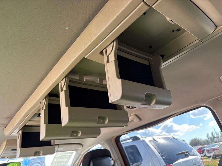 2016-chrysler-town-&-country-image-33