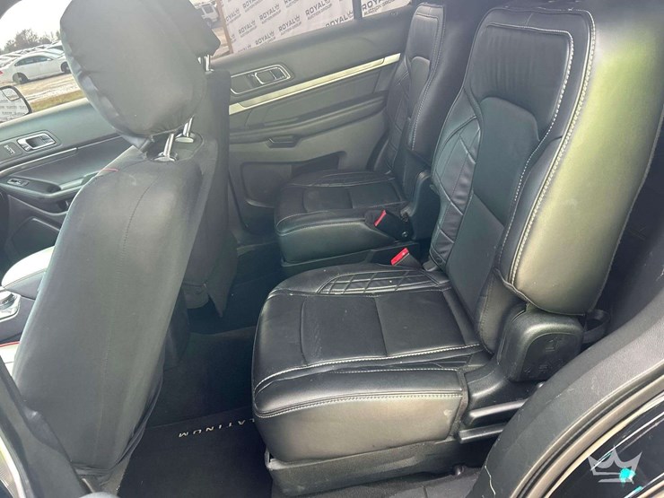 2017-ford-explorer-image-23