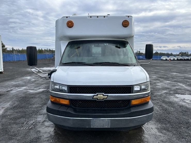 2016-chevrolet-express-paratransit-bus-image-8