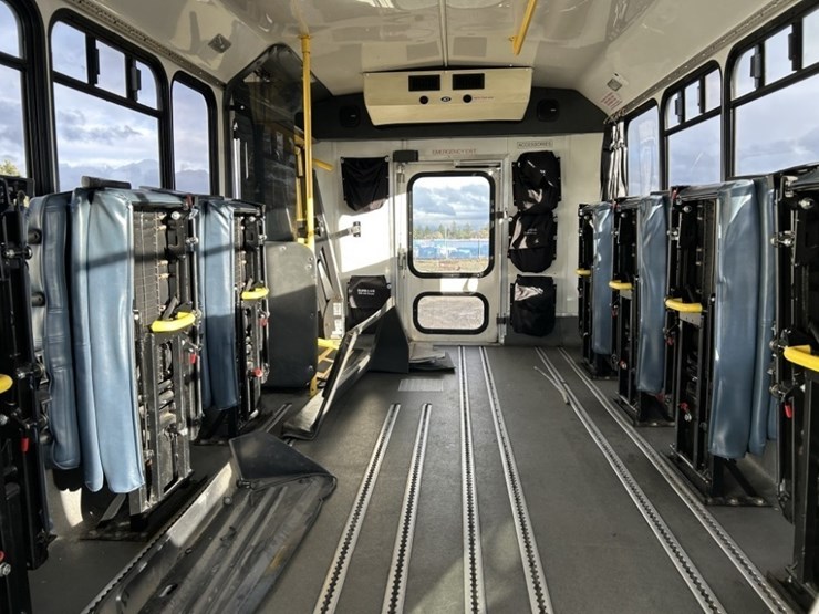 2012-chevrolet-express-paratransit-bus-image-17