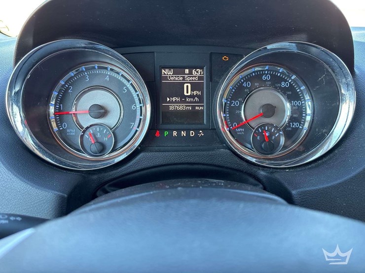 2016-chrysler-town-&-country-image-12